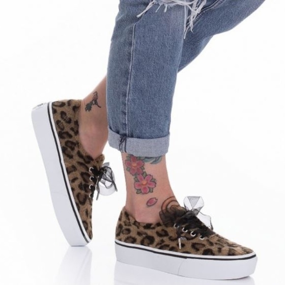Vans Fuzzy Leopard Authentic Platform Sneaker X NWT Vans Fuzzy Leopard Authentic Platform Sneaker X NWT